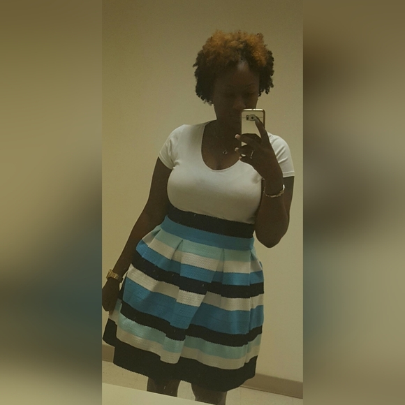 New York & Co. 7th Ave Blue Striped Pleated Bandage Pull on Skirt Size - Picture 4 of 5